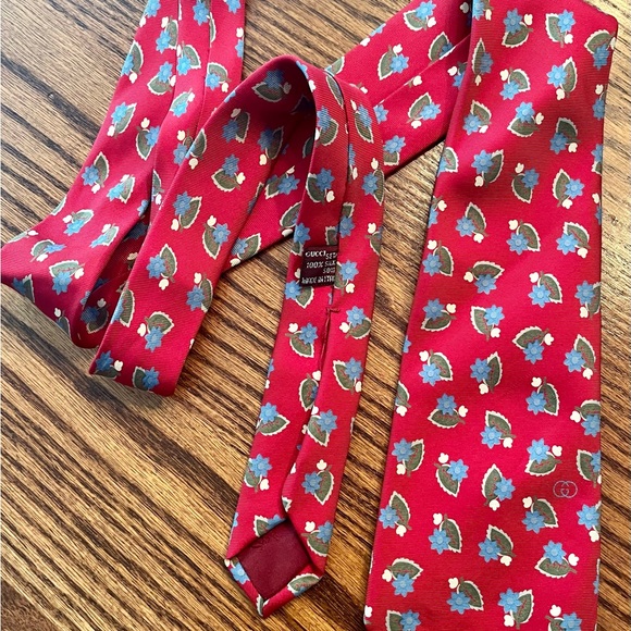 Gucci vintage red tie with flowers - Picture 6 of 6